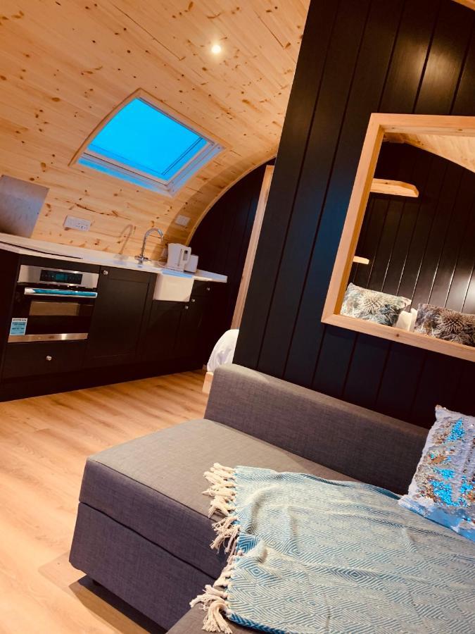Galston  Thistle Pod Farm Stay With Hottub Sleeps 2 מראה חיצוני תמונה