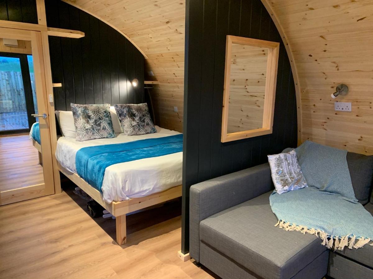 Galston  Thistle Pod Farm Stay With Hottub Sleeps 2 מראה חיצוני תמונה