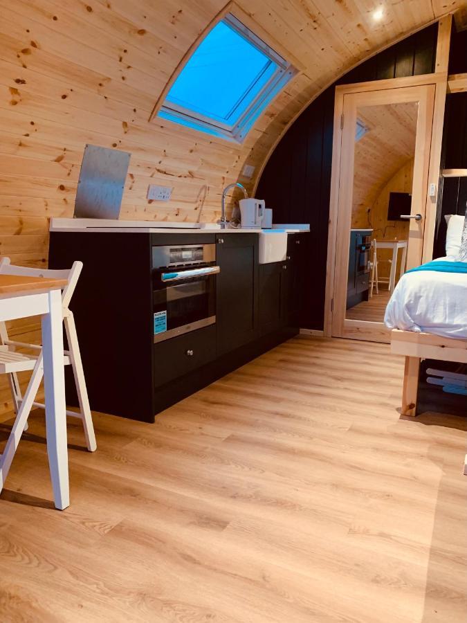 Galston  Thistle Pod Farm Stay With Hottub Sleeps 2 מראה חיצוני תמונה