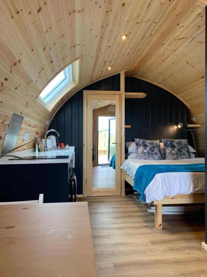 Galston  Thistle Pod Farm Stay With Hottub Sleeps 2 מראה חיצוני תמונה
