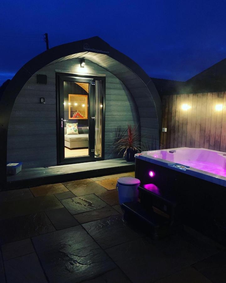 Galston  Thistle Pod Farm Stay With Hottub Sleeps 2 מראה חיצוני תמונה